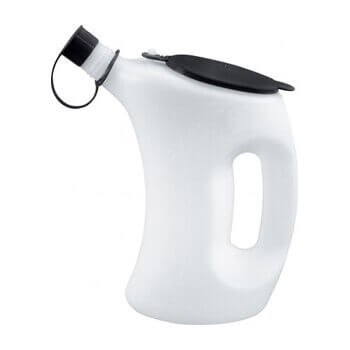 Messbecher, Kanister und Trichter