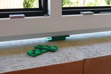 Preview: Kunststoff Rastkeil 80x30x10mm Farbe grün max.200kg, 30 Stück